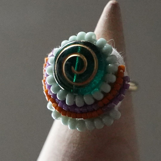 Chatty ring 32 free size bead embroidery ring round vortex green orange colorful multicolor