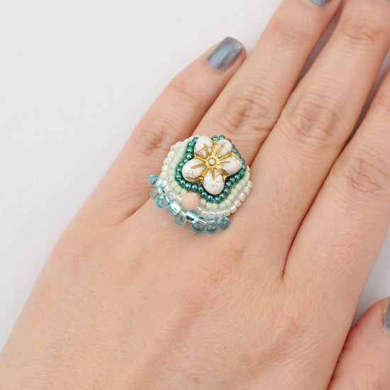 Chatty ring 31 free size beaded embroidery ring flower white blue colorful multicolor