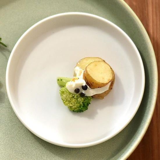Cuisine Stone Matte Spume S White Round plate made in Japan, Minoyaki, fashionable, modern
