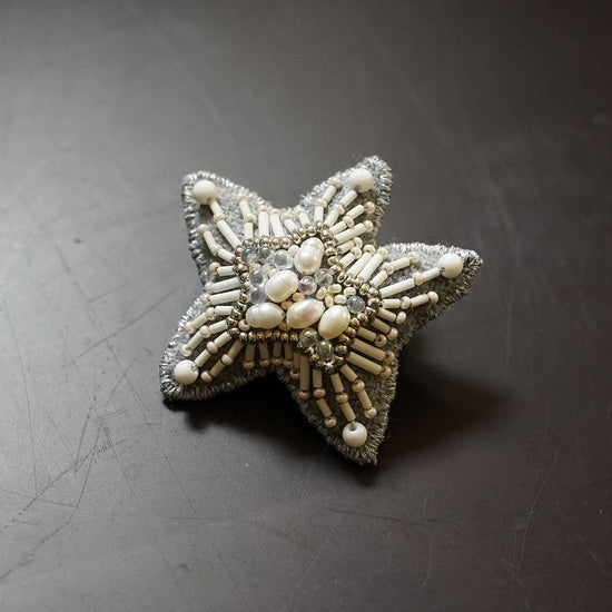 Very light star brooch, happy feeling 2