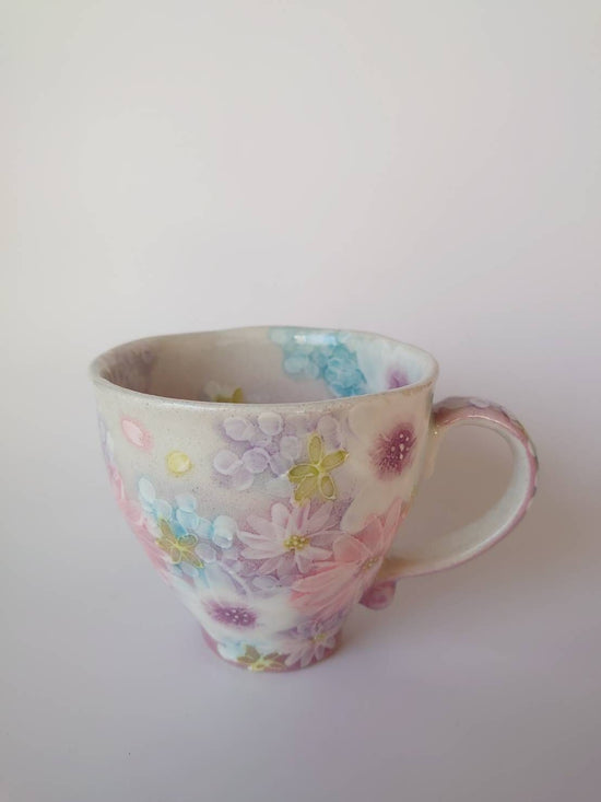 코보 유즈리하 머그컵, 연한 보라색 꽃무늬가 매우 아름다운, 다채로운 꽃무늬 43110