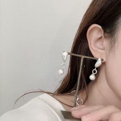 [One-of-a-kind] Melted plump silver volume Pierced earrings with plump pearls, freshwater pearls