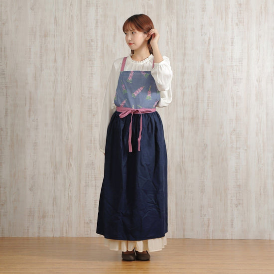 Long wide gathered apron with angelonia pattern D-0004