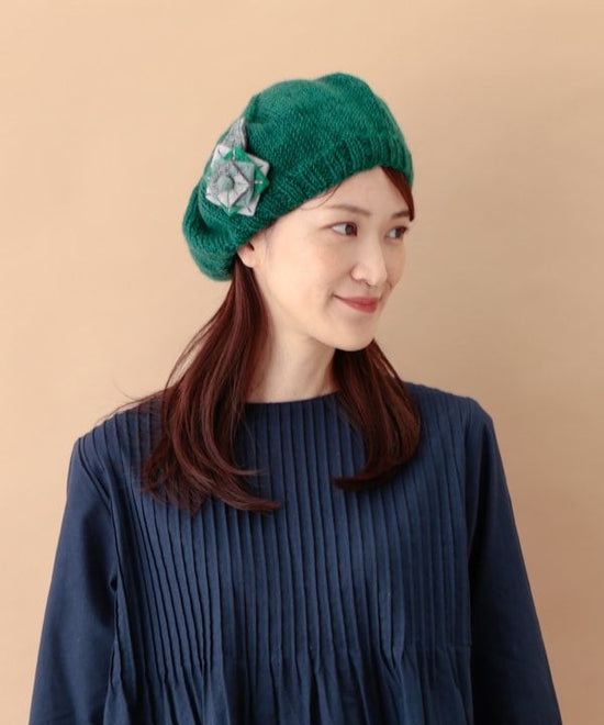 Square corsage beret (2 colors)H24W014