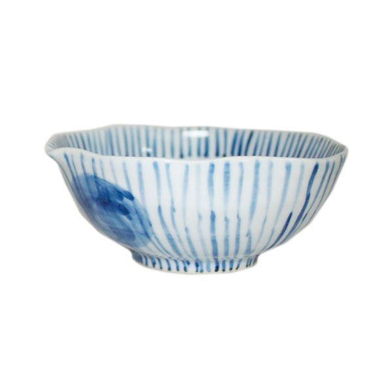 [Eisyou] Small 4"-type bowl with a design of polka dots and bamboo