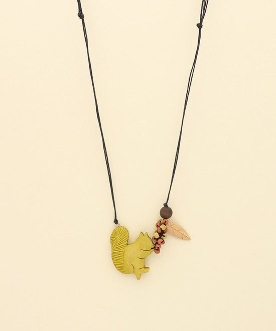 Wood squirrel top necklace A24WPN053YE