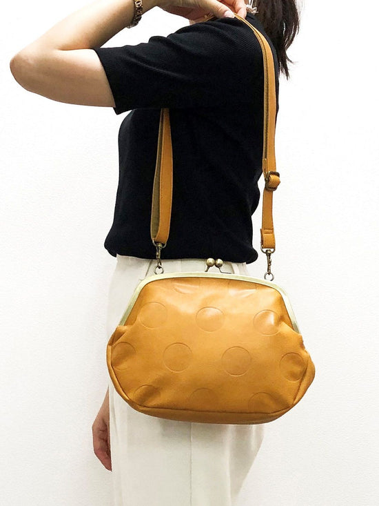 Dot-colored synthetic leather gusset shoulder