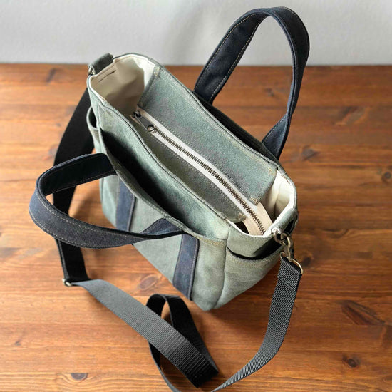 Shoulder bag in bio-washed canvas (Ami-green)