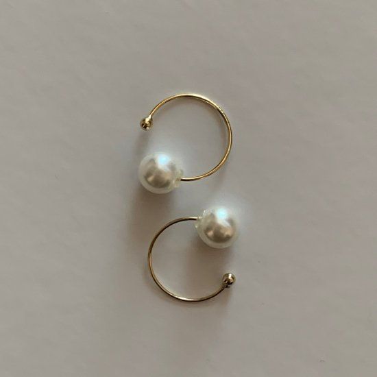 Pearl Catch Loop Pierced Earrings