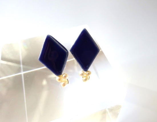 Hishigata Freshwater Pearl Pierced Earrings / Clip-on earrings Blue