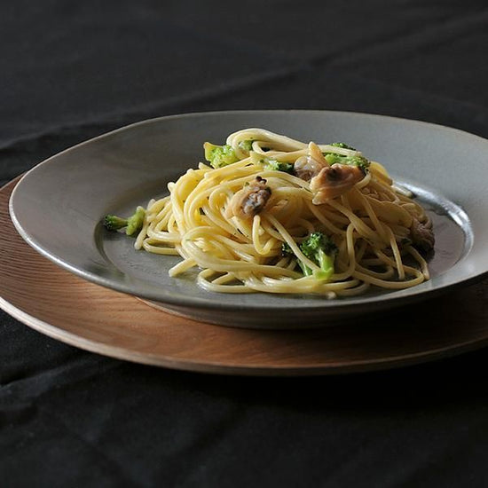 Wide Rim Gray 24cm Round Plate, Grayish Western Tableware, Modified Plate, Made in Japan, Minoyaki, Cafe Style, Stylish, Modern