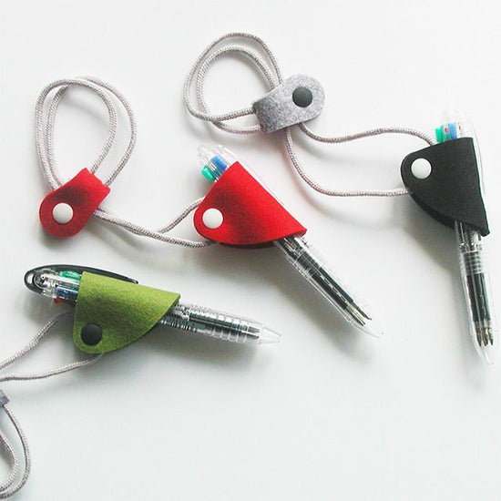 Pen holder with strap〈Red