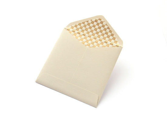 Paper cutout pouch [Kagamimochi].