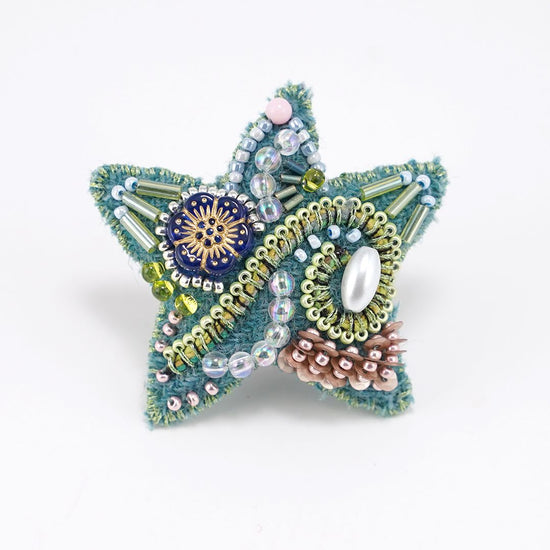 Christmas ornament. Very lightweight star brooch with bead embroidery. 3 green.