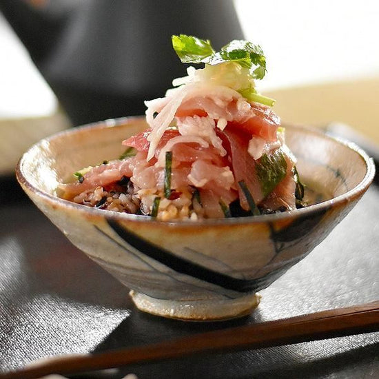 Gosu-e Plum and Flower Skin Rice Bowl, White Color Japanese Tableware, Rice Bowl, Made in Japan, Minoyaki, Tea Bowl, Fashionable, Modern