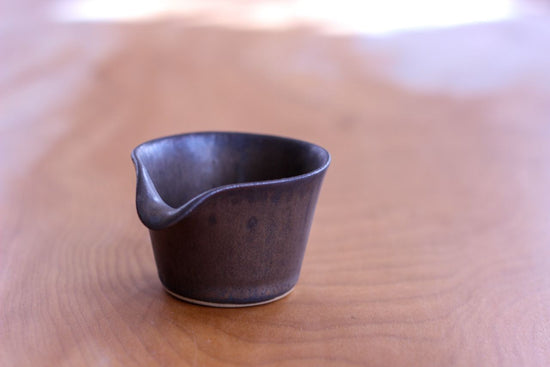 lipped bowl