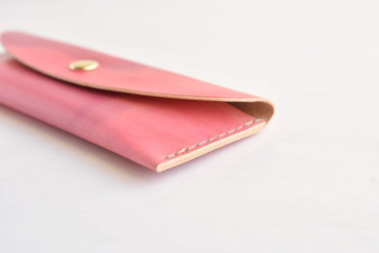 Country red No.77 (pen case with hook)