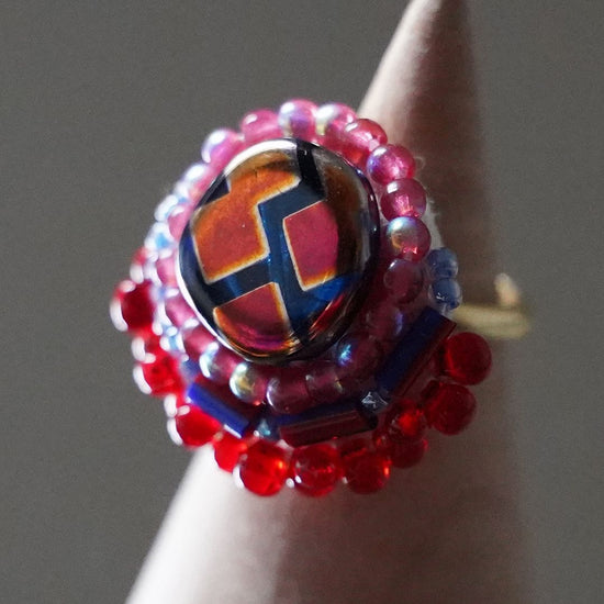 Chatty ring 41 free size beaded embroidery ring round red blue colorful multi-colored