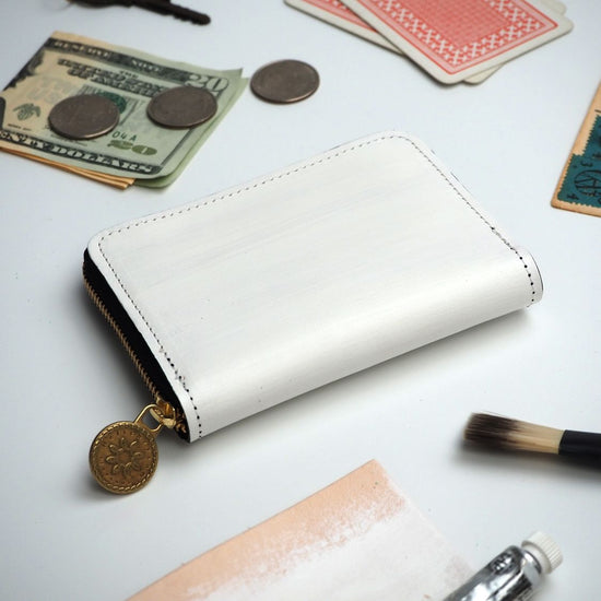 Round Zipper Compact Wallet (Painted White) White Cowhide Small