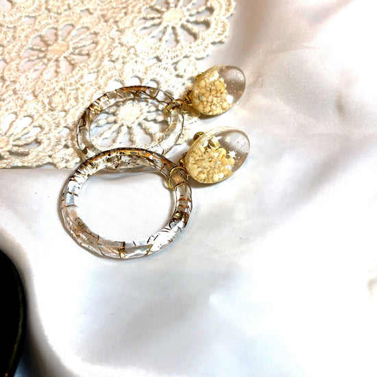 Sazanami Clip-on earrings of star sand