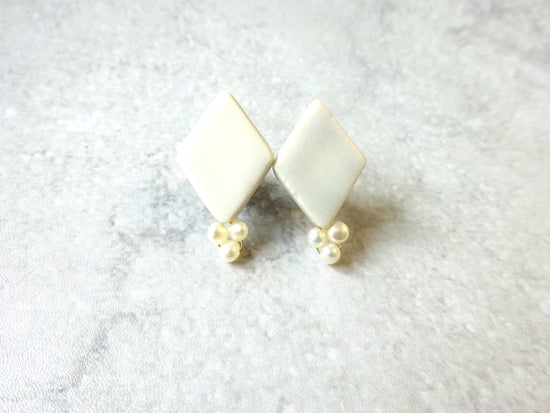 hishigata freshwater pearl pierced earrings/Clip-on earrings (ice color)