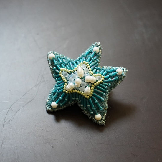 Very light star brooch, happy feeling 8