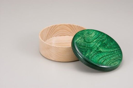 Colorful BOX Lid Green/Body Shine SJ-0115 This wooden box is ideal for serving food in lunch boxes.