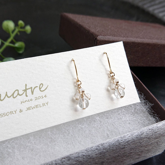 White topaz Pierced earrings quatre