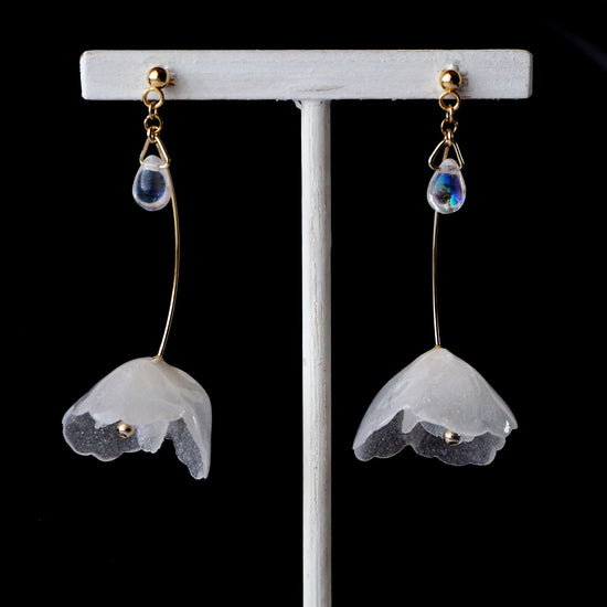 Japanese paper flower [Pur]Pierced earrings / Clip-on earrings