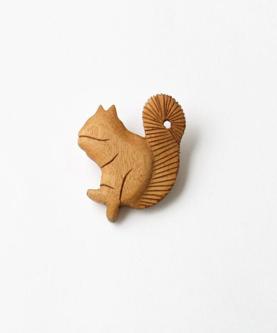 Wood Squirrel Brooch A24WPX071BR