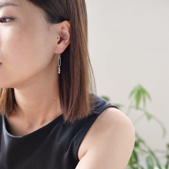 oval x three beads pierce/earring