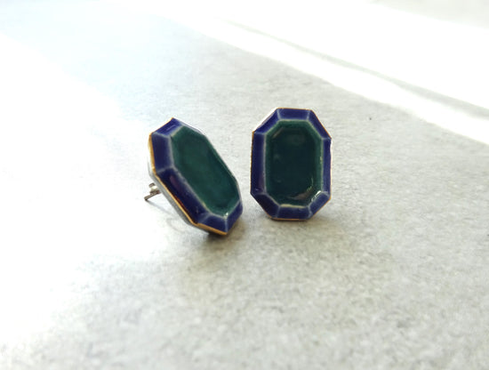 jewel cut classical pierced earrings/Clip-on earrings (green)