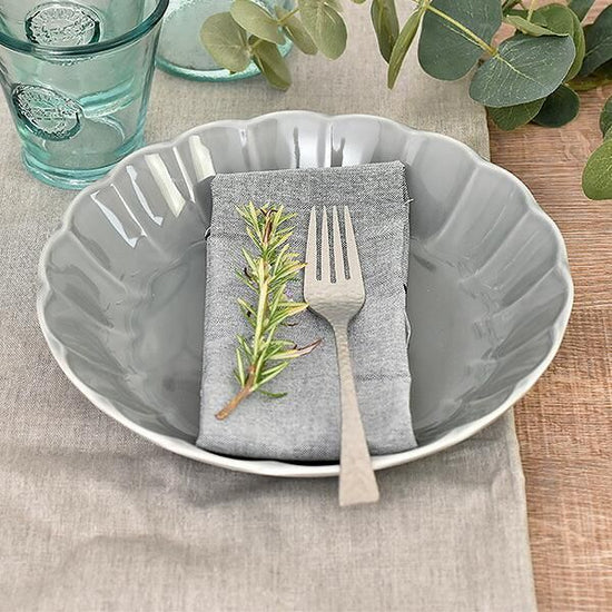 Fiore gray flower-shaped 22cm deep dish, grayish Western tableware, round plate, made in Japan, Minoyaki, stylish.