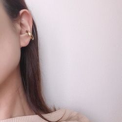 [Brass]Plump ear cuff with firm thickness for users of clip-on earrings. Gold