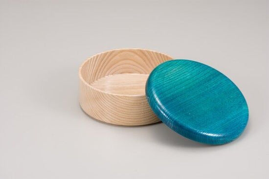 Colorful BOX Lid Blue/Body Shine SJ-0111 This wooden box is ideal for serving food in lunch boxes.