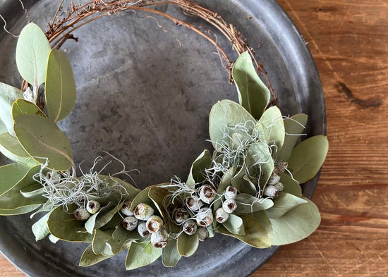 Tetragona nut and Spanish moss wreaths