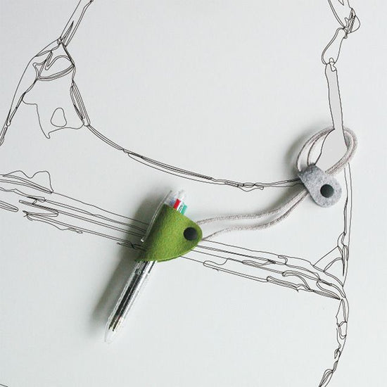 스트랩이 달린 펜홀더〈녹색