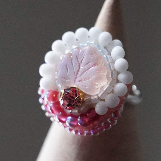 Chatty ring 87 free size bead embroidery ring white pink