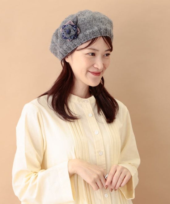 Square corsage beret (2 colors)H24W014