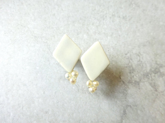 hishigata freshwater pearl pierced earrings/Clip-on earrings (ice color)