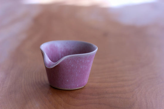lipped bowl