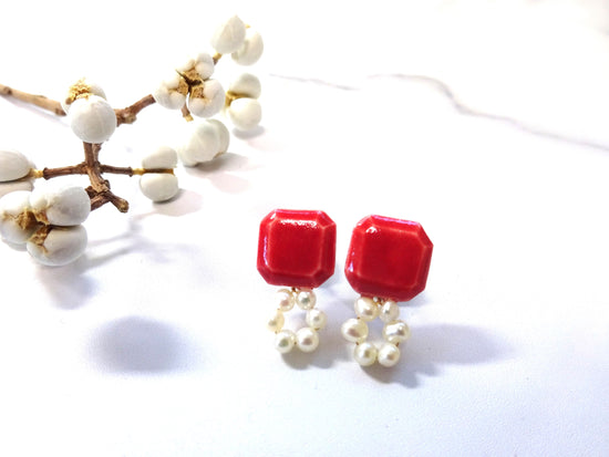 Circle Pearl Pierced / Clip-on earrings Red
