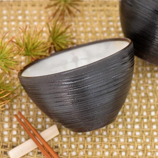 Urushi black ball-shaped rice bowl, black type, Japanese tableware, rice bowl, made in Japan.