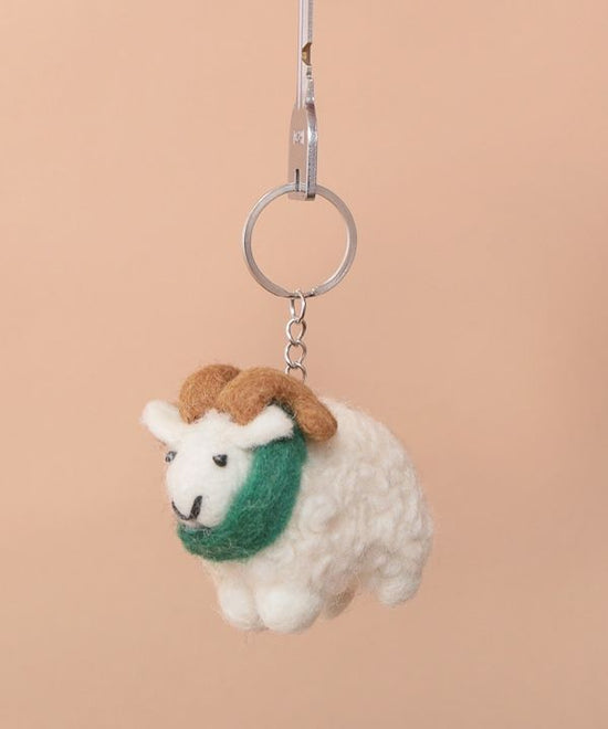 Felt bag charm (key ring) sheep A24WNX001WH