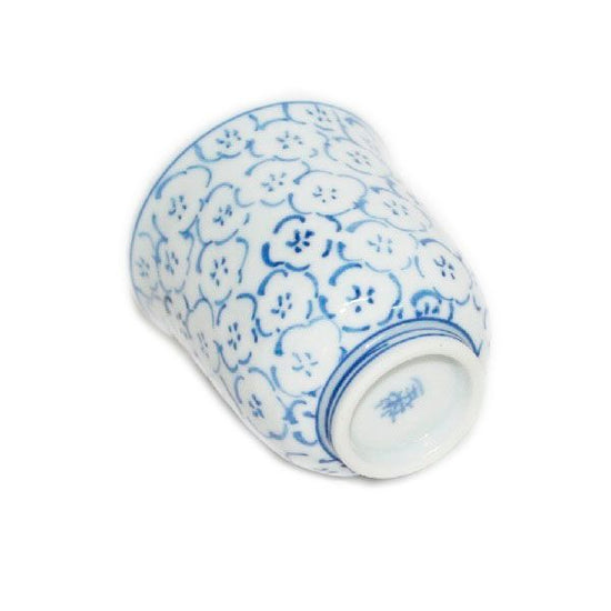 [Eisyou] Teacup with plum tree design in underglaze blue