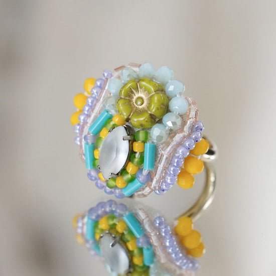 Chatty ring 47 free size beaded embroidery ring flower bijoux green blue colorful multicolor