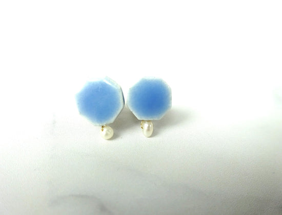 Small octagonal and small freshwater pearl ceramic pierce/earring (light blue)