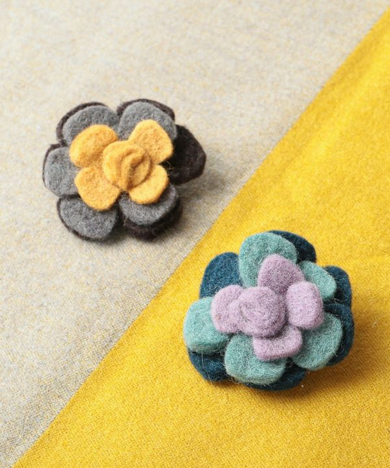 Felt brooch Flower-A A24WNX011