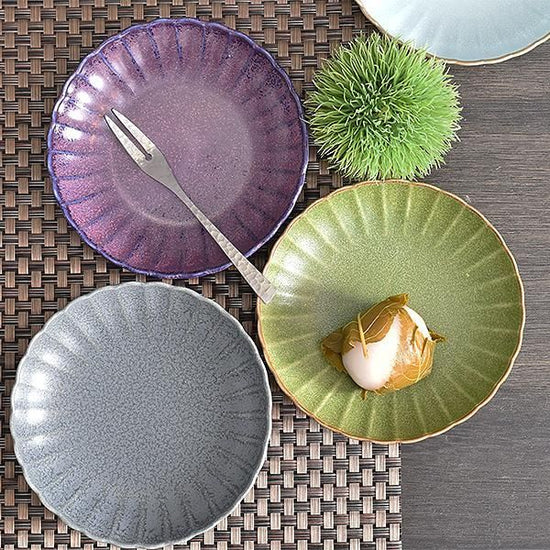 Olive chrysanthemum-shaped serving dish, greenish Western tableware, shaped plate, made in Japan, Minoyaki, stylish.