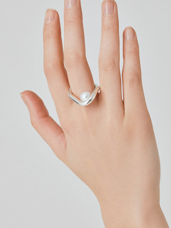 CONTOURS PEARL RING